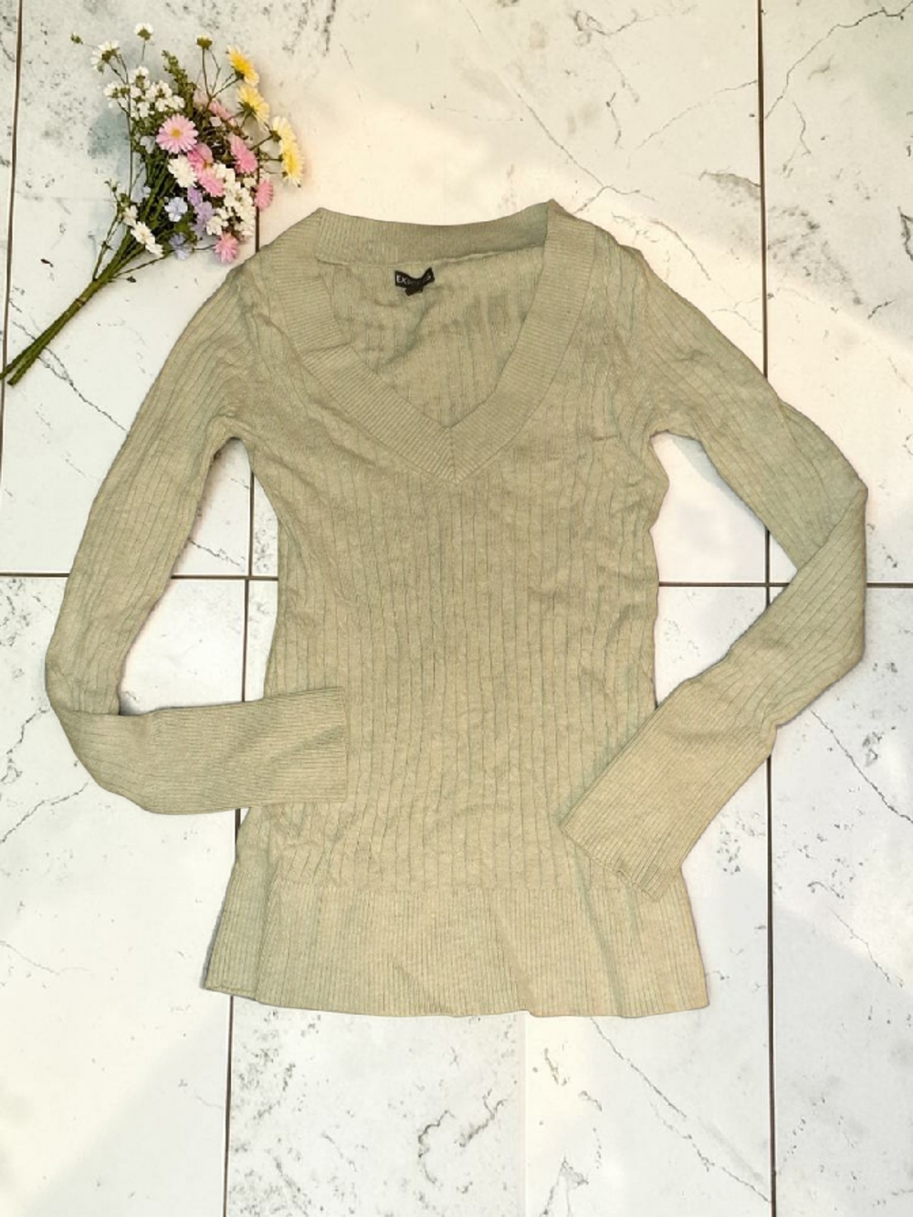 Express Gray V-Neck Ribbed Sweater XS